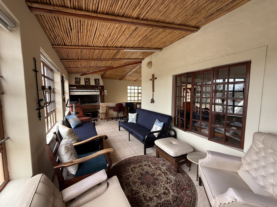 4 Bedroom Property for Sale in Vakansieplaas Western Cape